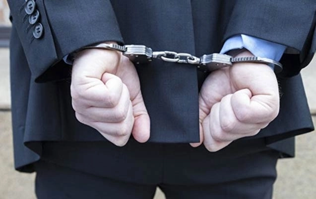В Азербайджане за взятку арестован чиновник
