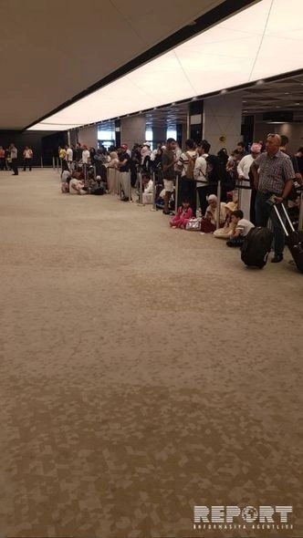 Пассажиры столкнулись с проблемой в бакинском аэропорту – ФОТО