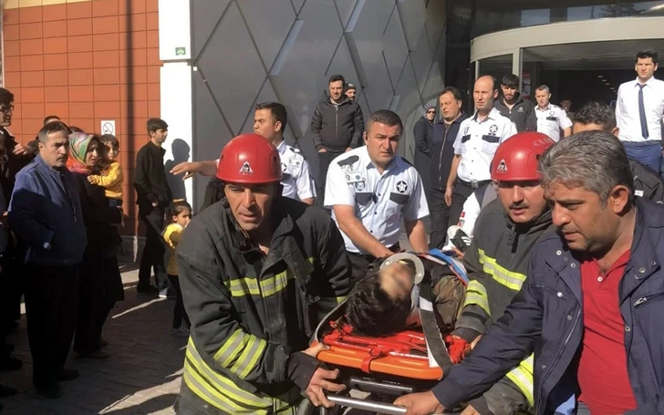 Скончался молодой азербайджанец, выбросившийся с 42-го этажа в Турции