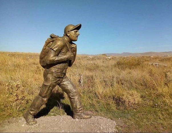 В Армении неизвестные повредили памятник Пашиняну – ФОТО