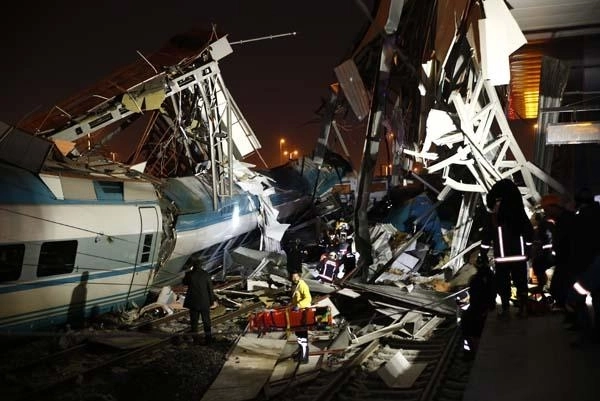 Крушение поезда в Анкаре: Есть жертвы – ФОТО + ВИДЕО + ОБНОВЛЕНО
