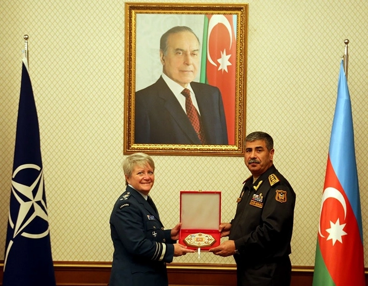 Закир Гасанов на встрече с начальником Оборонного колледжа НАТО