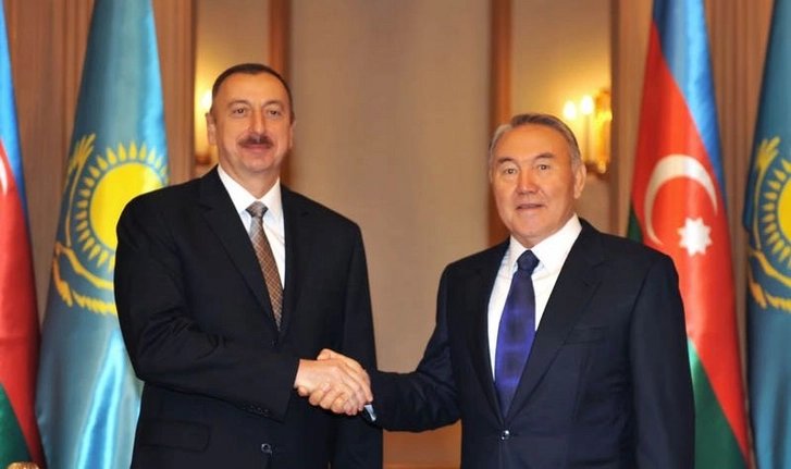 Ильхам Алиев поздравил Назарбаева