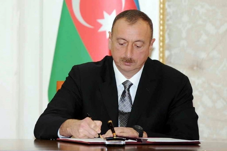 Ильхам Алиев наградил группу лиц
