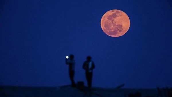 Над Землей поднимется последняя в этом десятилетии «кровавая Луна»