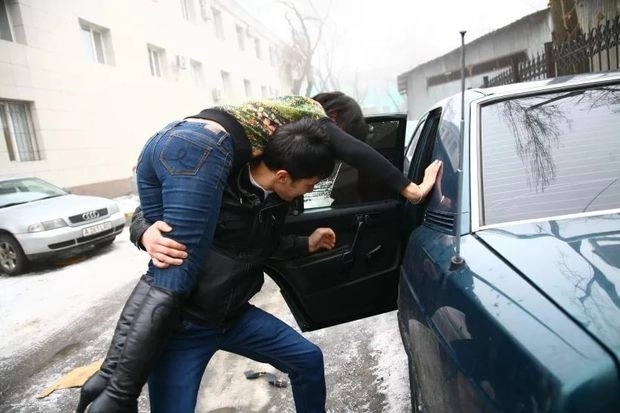 16-летнюю девушку похитили в Уджаре