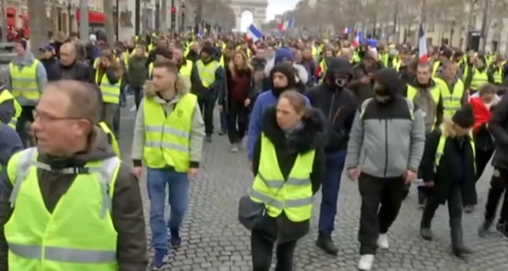 В Париже проходит марш «желтых жилетов» - ОБНОВЛЕНО