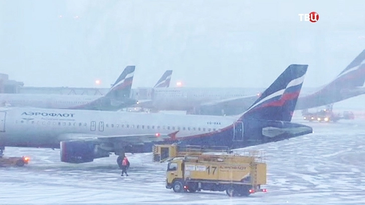 Более 20 рейсов задержали в московских аэропортах из-за снегопада