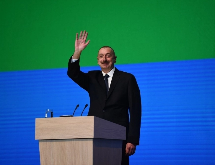Ильхам Алиев на мероприятии по случаю Дня молодежи Азербайджана - ФОТО