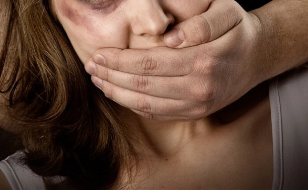 В Баку мужчина «держал в плену» и насиловал девушку, с которой познакомился в соцсетях