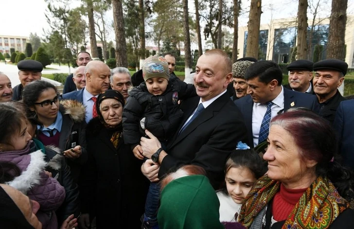 Жители Бейлагана Ильхаму Алиеву: Вы поддерживаете народ, а народ стоит за Вами - ФОТО+ОБНОВЛЕНО+ВИДЕО