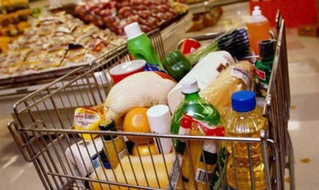 Азербайджанцы потратили на продукты около 3 миллиардов манатов