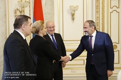 Пашинян принял министра обороны Грузии