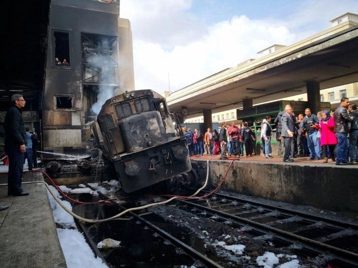 Причиной железнодорожной аварии в Египте стала ссора машинистов – ФОТО+ОБНОВЛЕНО