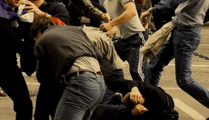 Массовая поножовщина между студентами в Баку - ВИДЕО
