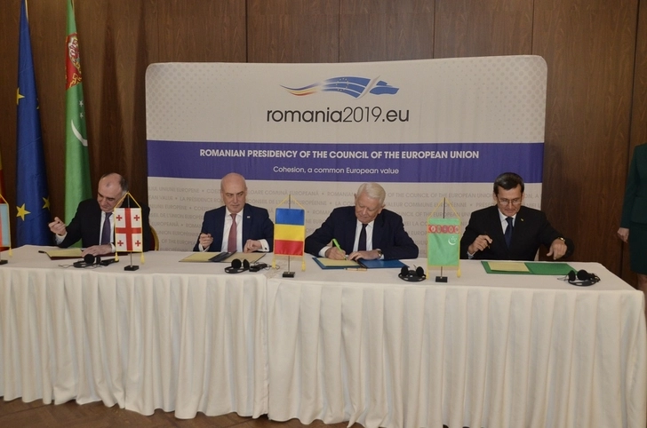 Главы МИД Азербайджана, Грузии, Румынии и Туркменистана подписали Бухарестскую декларацию