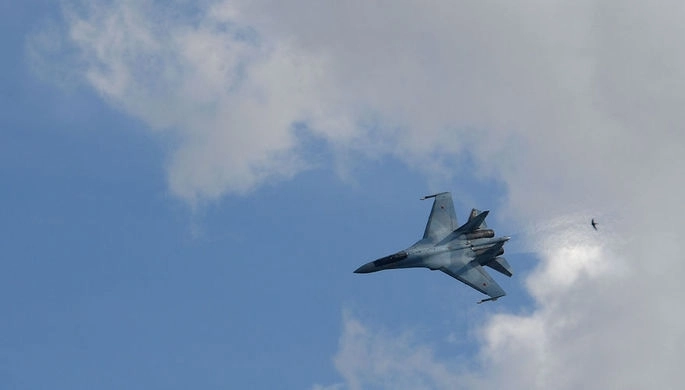 Су-27 перехватил самолет-разведчик США над Балтикой - ВИДЕО