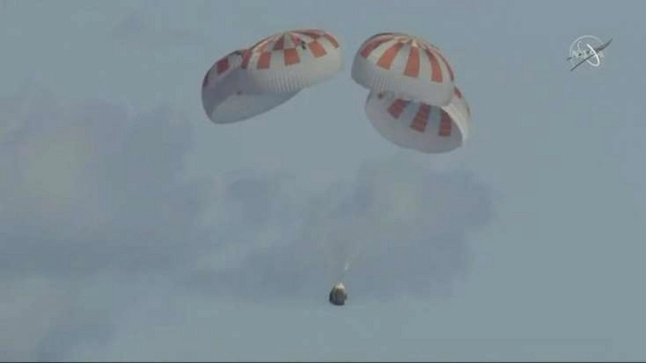 Весь мир ожидал его возвращения: Crew Dragon компании SpaceX вернулся на Землю - ФОТО/ВИДЕО