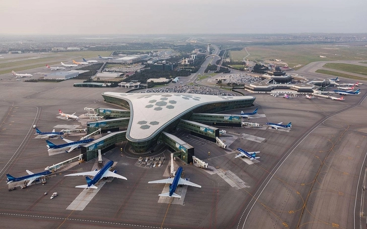 В Бакинском аэропорту прокомментировали информацию о втором экстренно севшем самолете