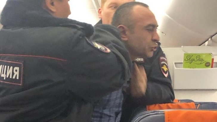 Снятый с рейса дебошир-азербайджанец летел от одной жены на похороны другой – ВИДЕО+ОБНОВЛЕНО