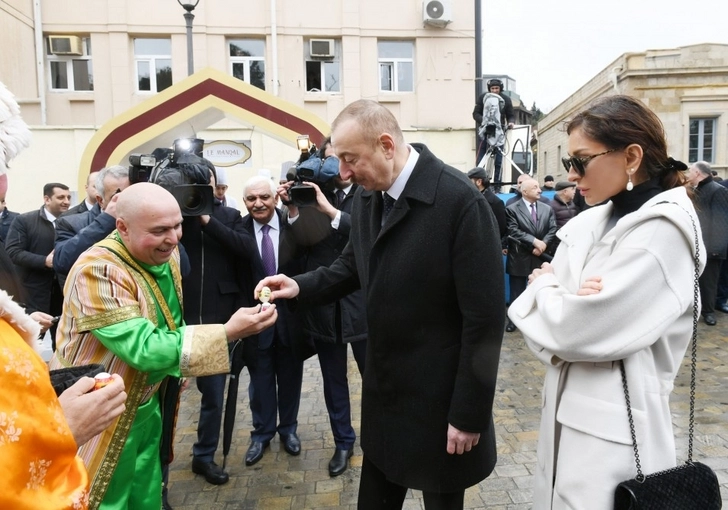 Ильхам Алиев и Мехрибан Алиева на всенародном празднестве по случаю Новруза - ВИДЕО+ОБНОВЛЕНО