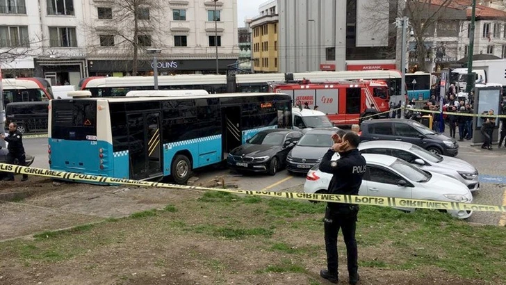 В Стамбуле автобус въехал в пешеходов - ФОТО