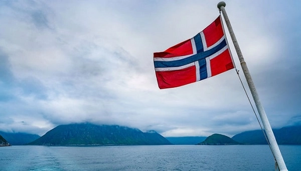 Началась массовая эвакуация из-за отказа двигателя на круизном лайнере в Норвегии