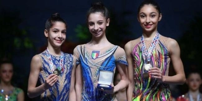 Азербайджанская гимнастка завоевала две медали во Франции