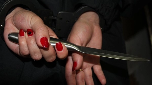 В Москве 80-летняя женщина из ревности ударила сожителя ножом в пах