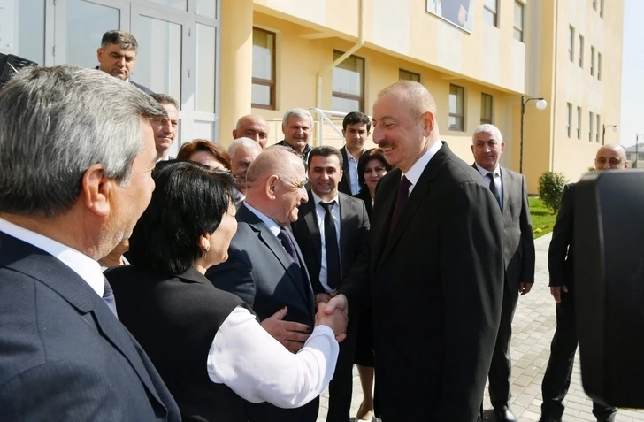 Президент открыл в Баку жилой комплекс для вынужденных переселенцев - ФОТО