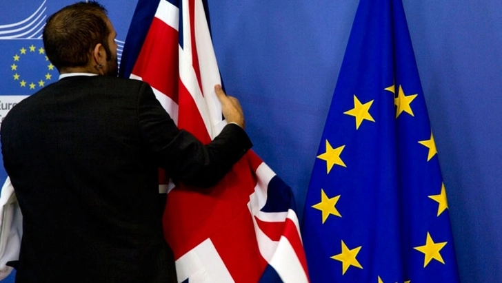 Британцам начали выдавать паспорта без надписи «Европейский союз»