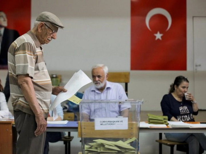 Правящая партия Турции добивается пересчета всех голосов в Стамбуле