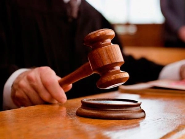 Бакинский суд вынес приговор мужчине, убившему пристававшего к его дочери свояка