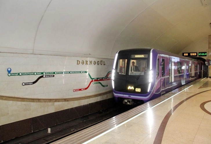 В бакинском метро старые вагоны заменят на новые