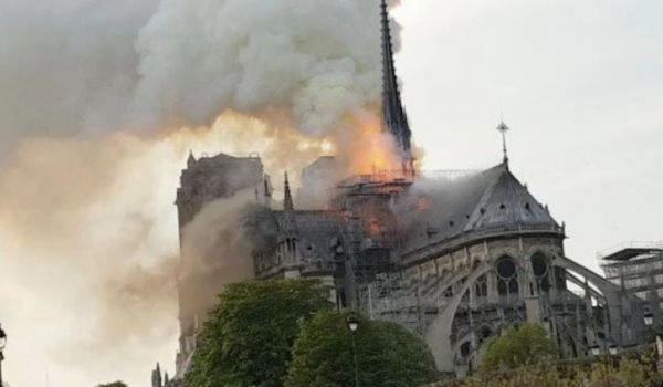 Пожар в соборе Парижской Богоматери ликвидирован – ФОТО/ВИДЕО/ОБНОВЛЕНО