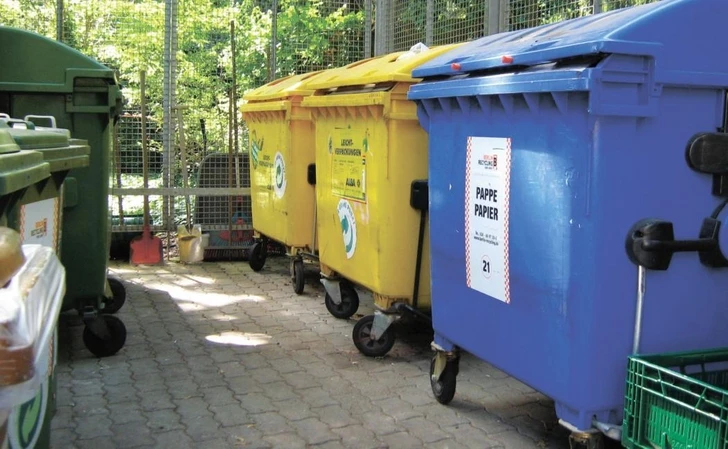 В Баку доставлены новые контейнеры для бытовых отходов