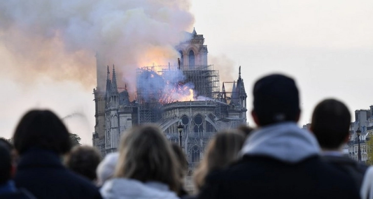 Угли с пепелища собора Парижской Богоматери пытались продать в интернете