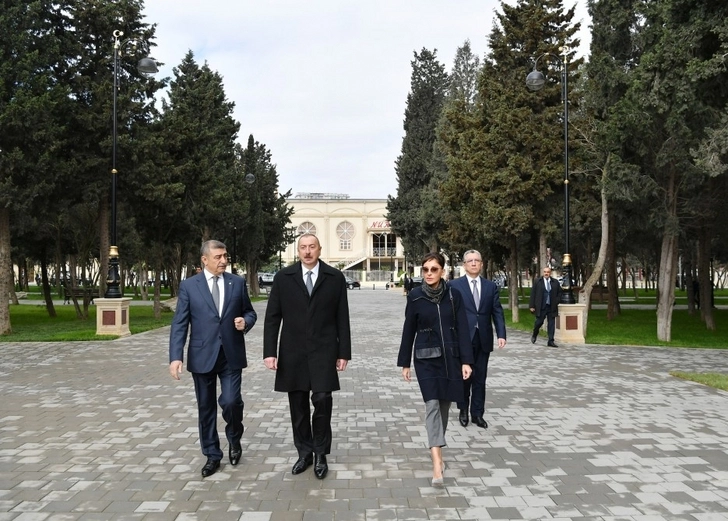 Ильхам Алиев ознакомился с условиями в реконструированном парке Нефтяников в Баку - ОБНОВЛЕНО