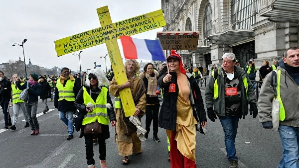 Более 9,5 тыс. человек приняли участие в акциях протеста во Франции - ОБНОВЛЕНО/ВИДЕО
