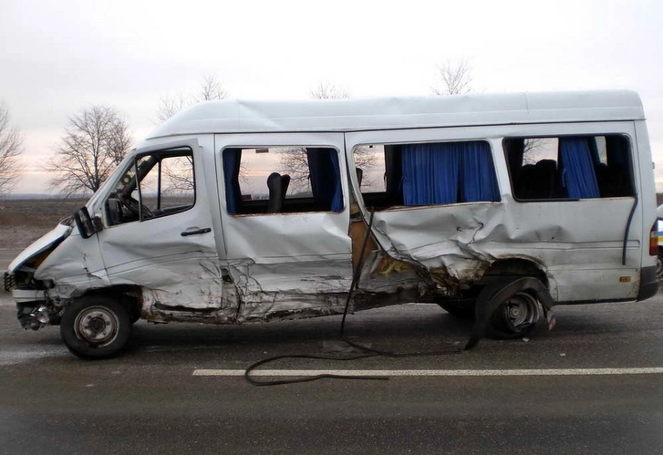 Микроавтобус со школьниками попал в ДТП в Евлахе