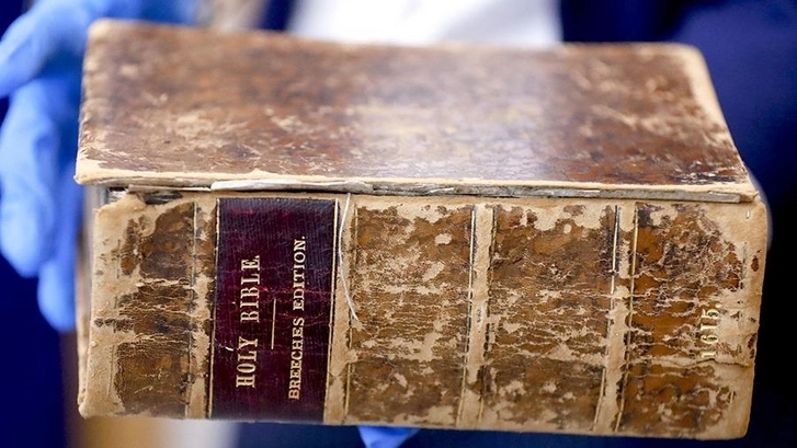 Пропавшую в США 400-летнюю Библию нашли в Нидерландах