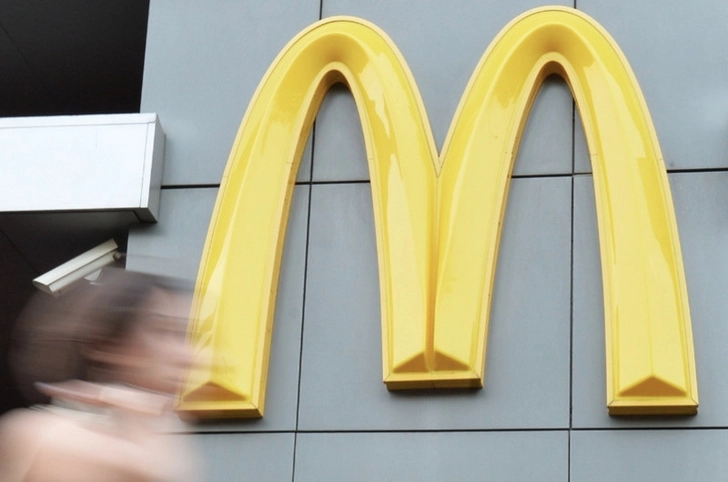 Россиянка увидела женскую грудь в логотипе McDonald's и подала в суд