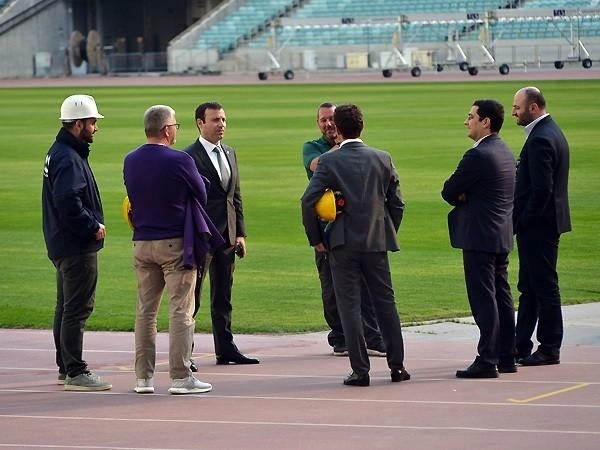 Представители УЕФА осмотрели газон Олимпийского стадиона в Баку - ФОТО