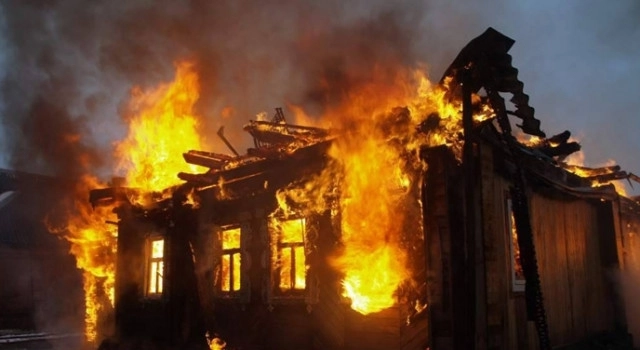 В Имишли сгорел дом - ВИДЕО