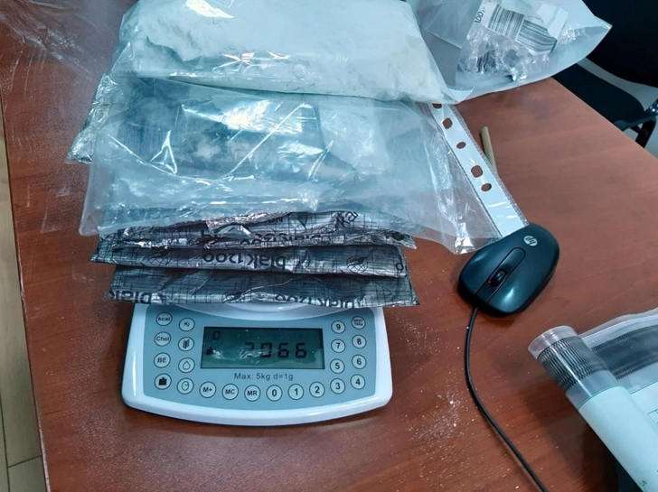 Гражданин Бразилии пытался ввезти в Азербайджан 2 кг кокаина