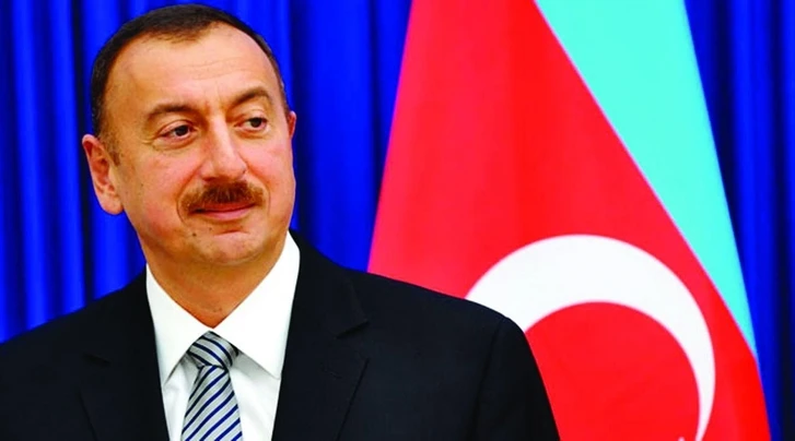 Ильхам Алиев получает поздравления по случаю Дня Республики