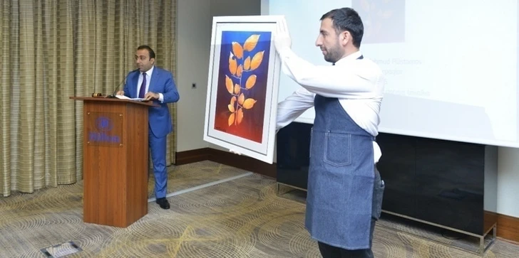 В Баку впервые проходит аукцион произведений искусства