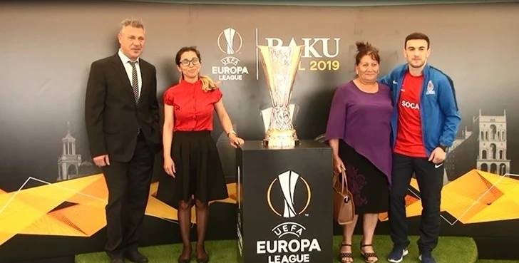 Кубок Лиги Европы УЕФА выставили на показ в Джоджуг Марджанлы