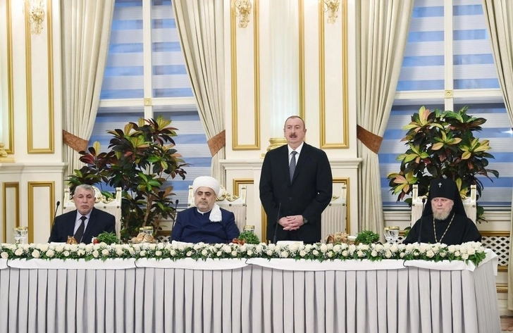 Ильхам Алиев принял участие в церемонии ифтара – ОБНОВЛЕНО/ФОТО