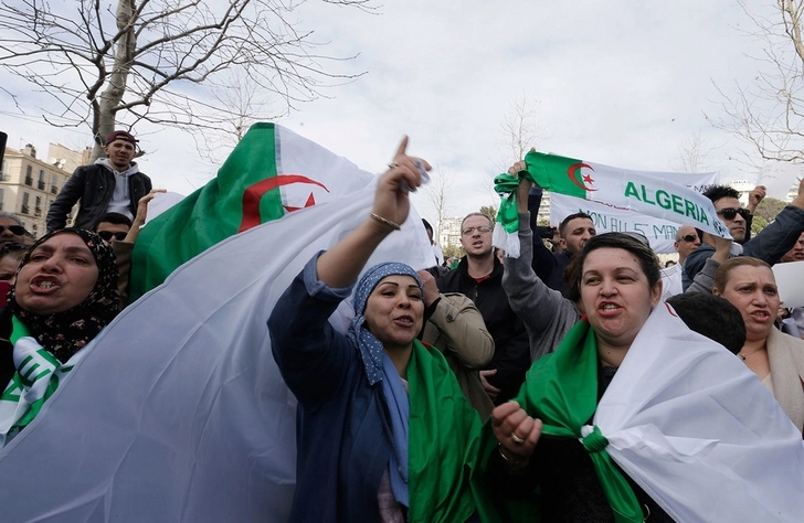 В Алжире отменили выборы президента из-за отсутствия кандидатов